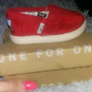 Toms classic red shoes